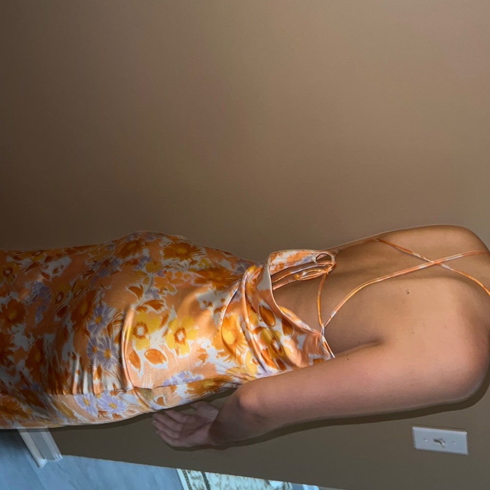 Midi Floral Beginning Boutique dress. - Picture 6 of 7